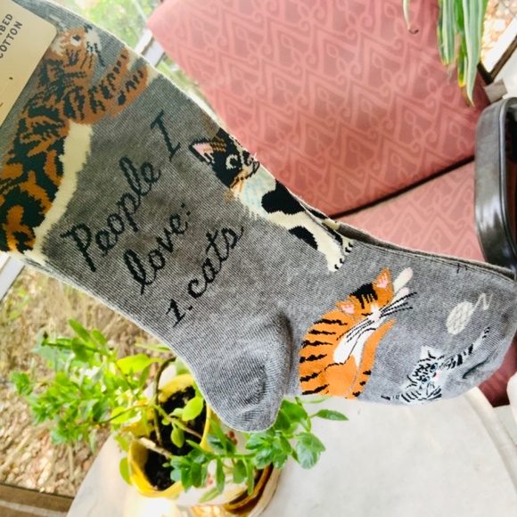 BLUE Q 🐾 Fab Fun Loving WOMENS CREW SOCKS⭐️ PEOPLE I LOVE -CATS  ⭐️New w/ TAGS - Picture 3 of 10
